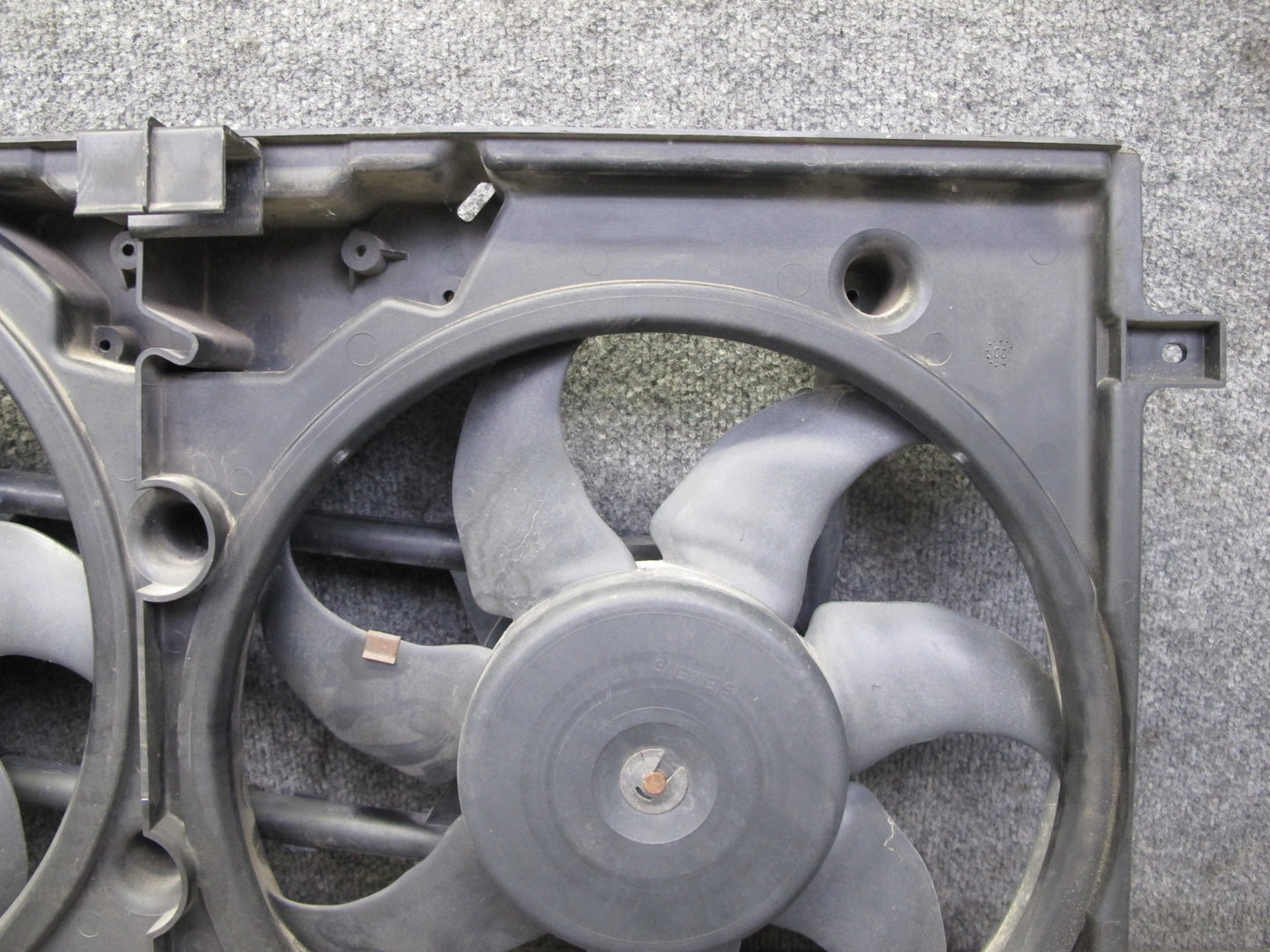 99-03 VW Eurovan T4 2.8L Engine Radiator Cooling Fan Motor Shroud 7D0121207 OEM