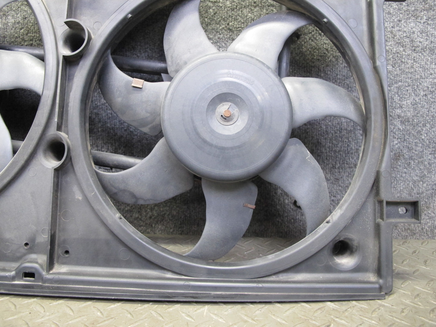 99-03 VW Eurovan T4 2.8L Engine Radiator Cooling Fan Motor Shroud 7D0121207 OEM