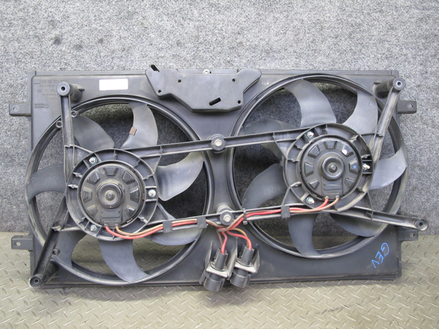 99-03 VW Eurovan T4 2.8L Engine Radiator Cooling Fan Motor Shroud 7D0121207 OEM