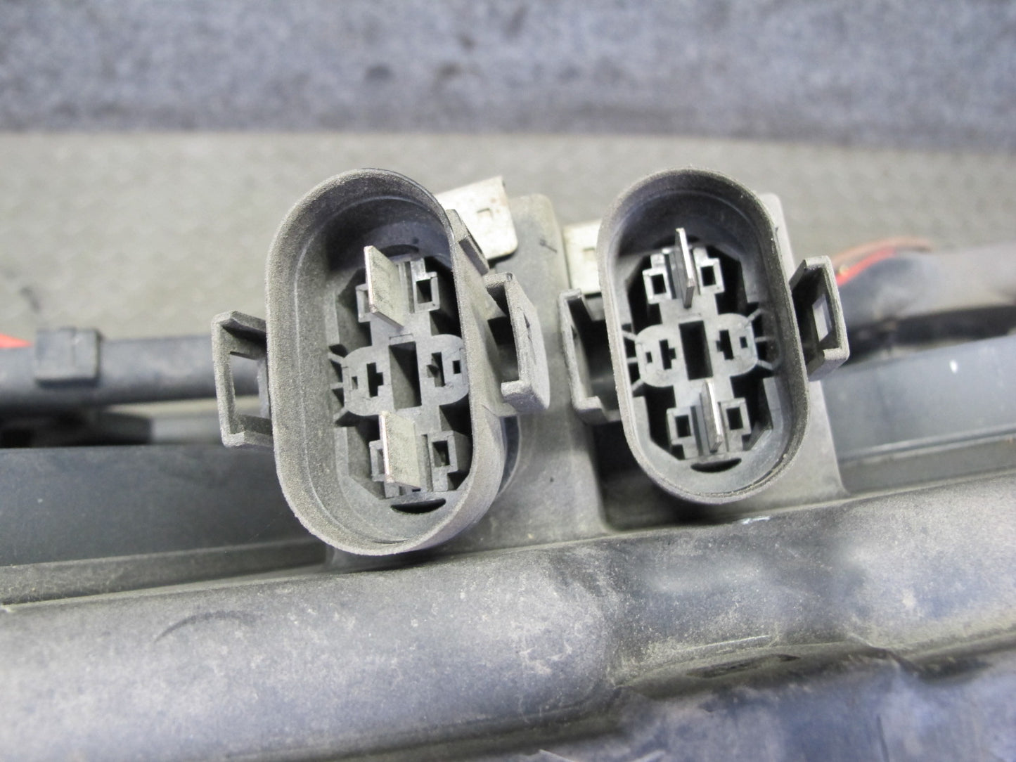 99-03 VW Eurovan T4 2.8L Engine Radiator Cooling Fan Motor Shroud 7D0121207 OEM