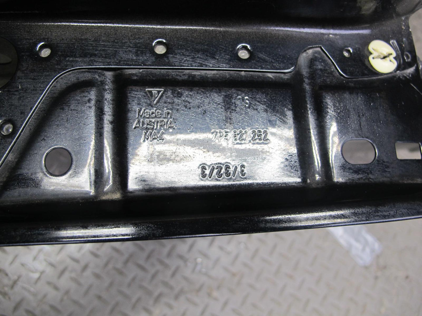 2011-2014 Porsche Cayenne 958 Front Right Pass Side Fender Panel Cover Black