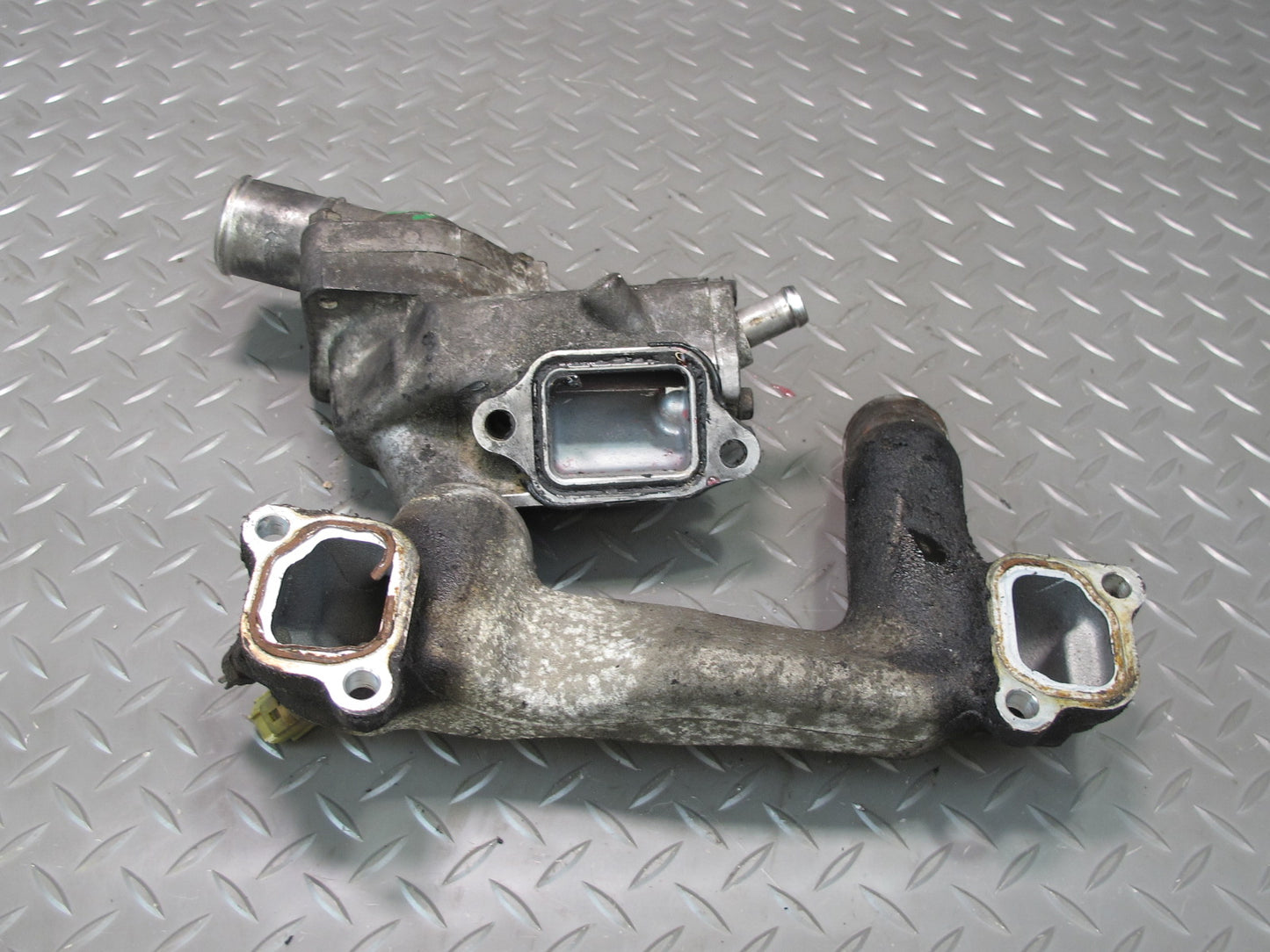 98-00 Lexus UZZ30L SC400 1UZFE Engine Coolant Water Bypass Tube w Thermostat OEM