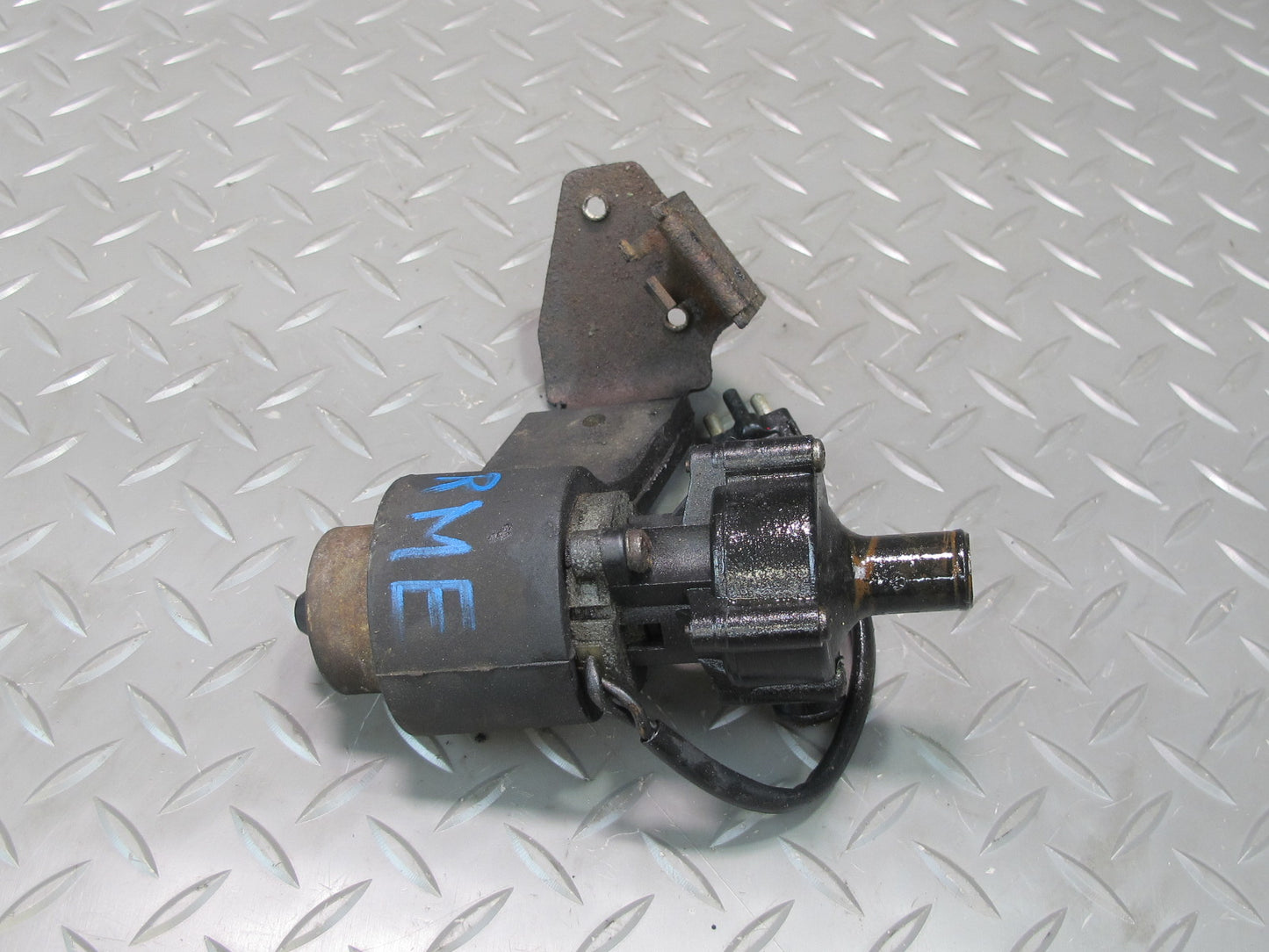 75-85 Mercedes W123 Auxiliary AUX Coolant Water Recirculation Pump OEM