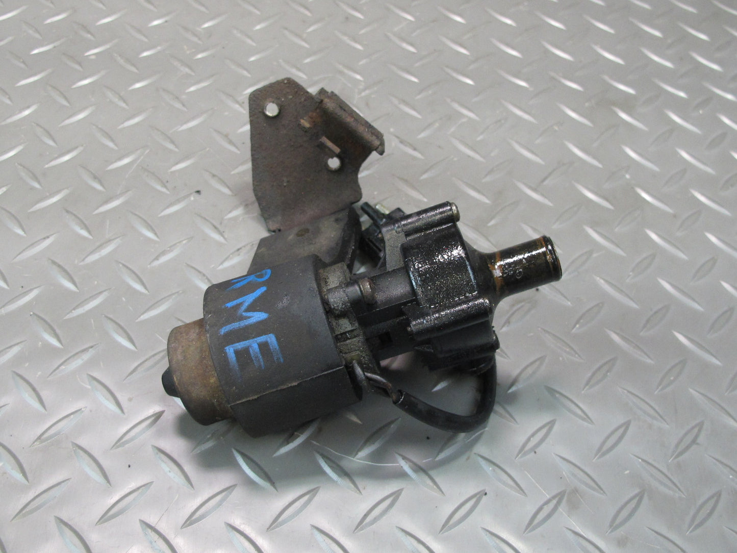 75-85 Mercedes W123 Auxiliary AUX Coolant Water Recirculation Pump OEM