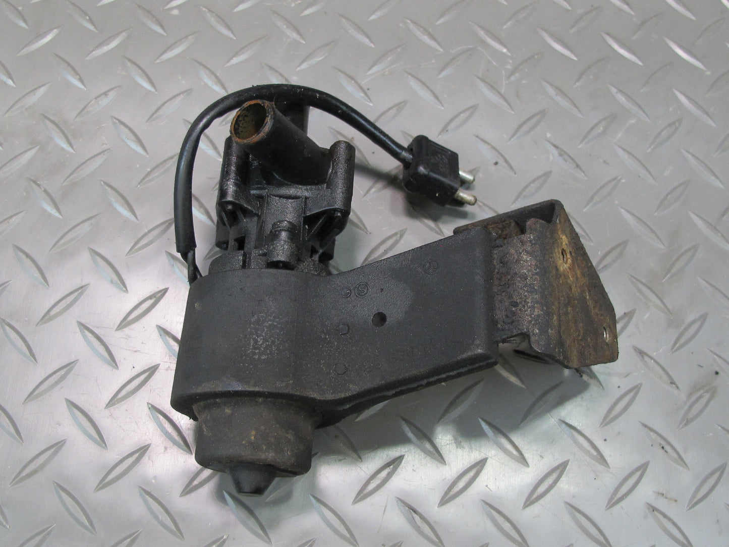 75-85 Mercedes W123 Auxiliary AUX Coolant Water Recirculation Pump OEM