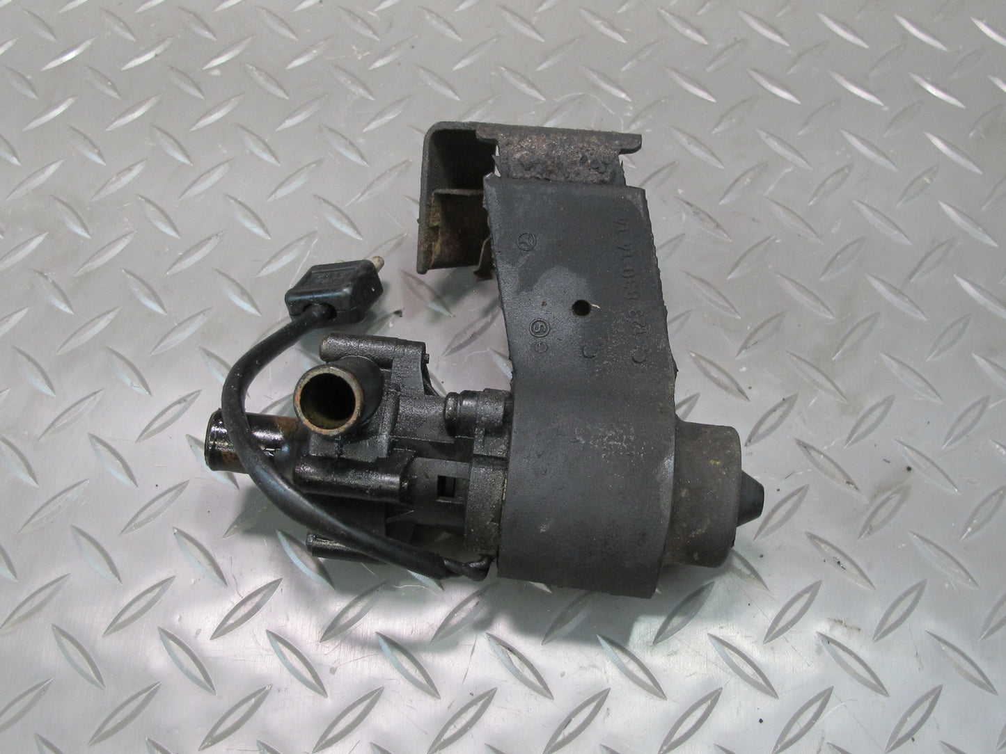75-85 Mercedes W123 Auxiliary AUX Coolant Water Recirculation Pump OEM