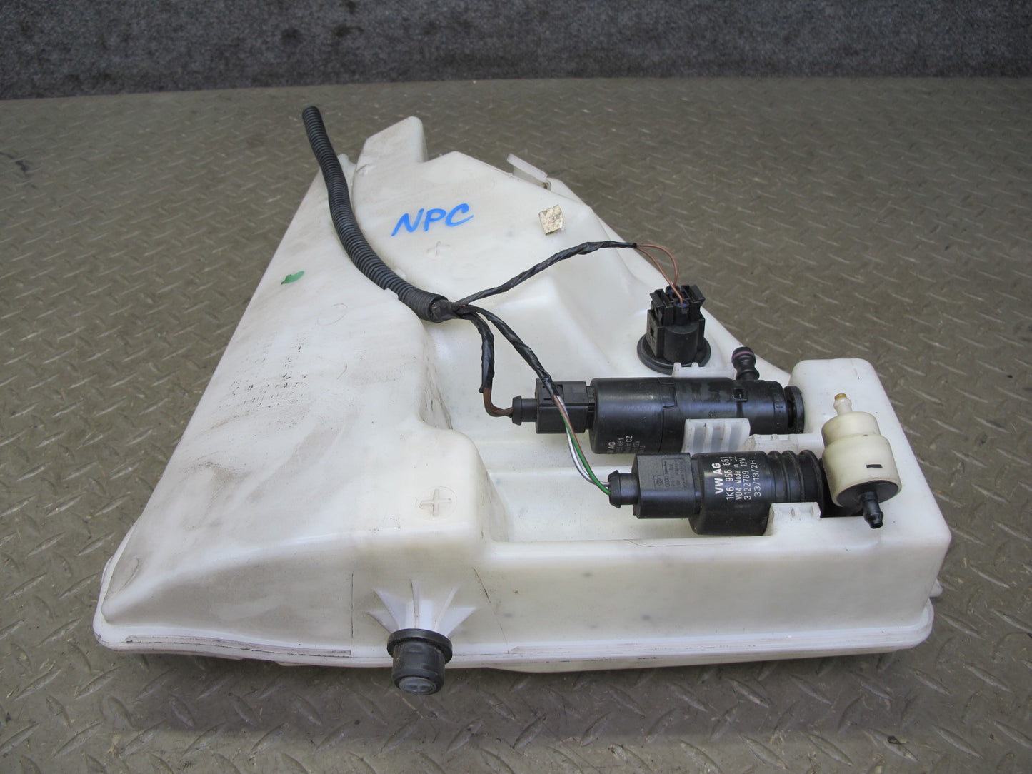 2011-2018 Porsche Cayenne 958 Windshield Washer Fluid Reservoir Tank W/ Pump