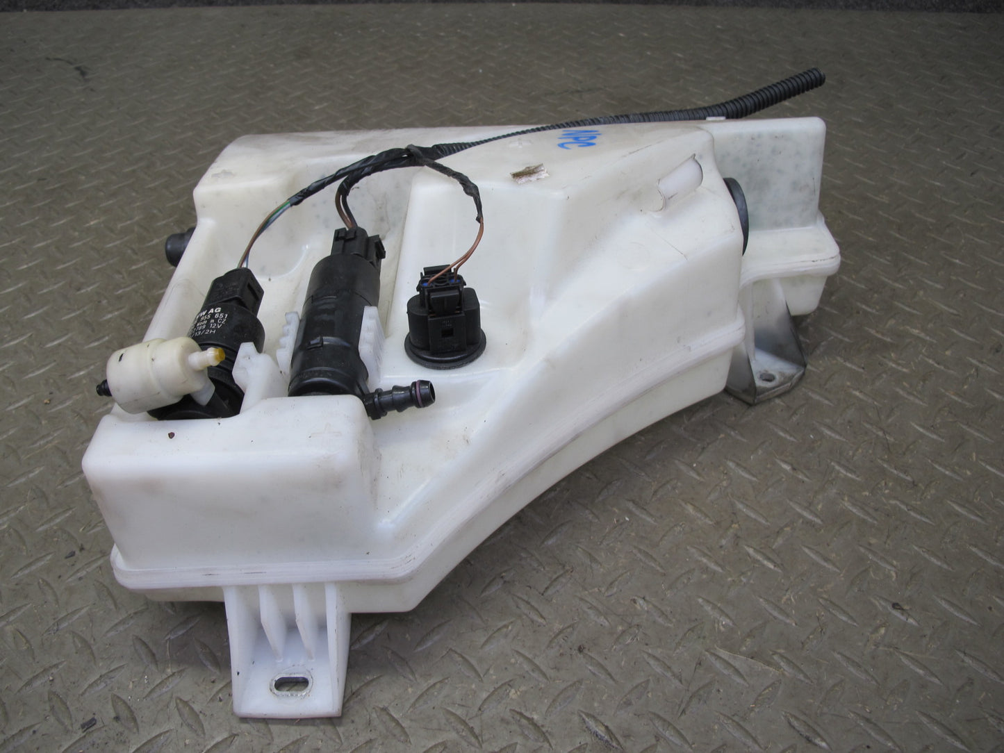 2011-2018 Porsche Cayenne 958 Windshield Washer Fluid Reservoir Tank W/ Pump