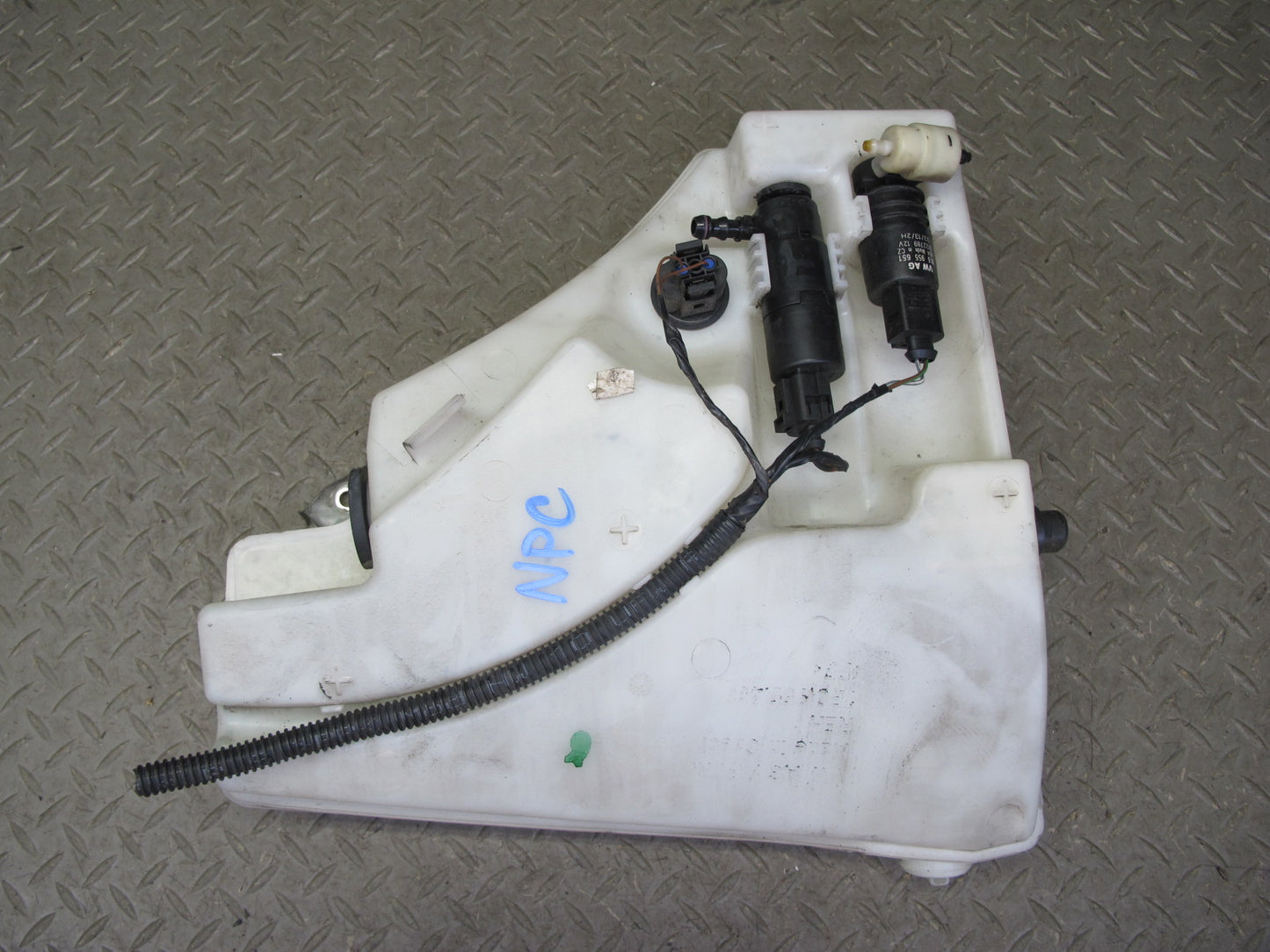 2011-2018 Porsche Cayenne 958 Windshield Washer Fluid Reservoir Tank W/ Pump