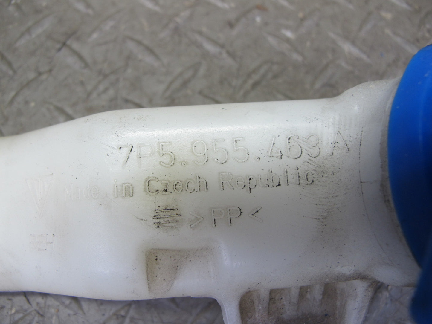 2011-2018 Porsche Cayenne 958 Windshield Washer Fluid Reservoir Tank W/ Pump