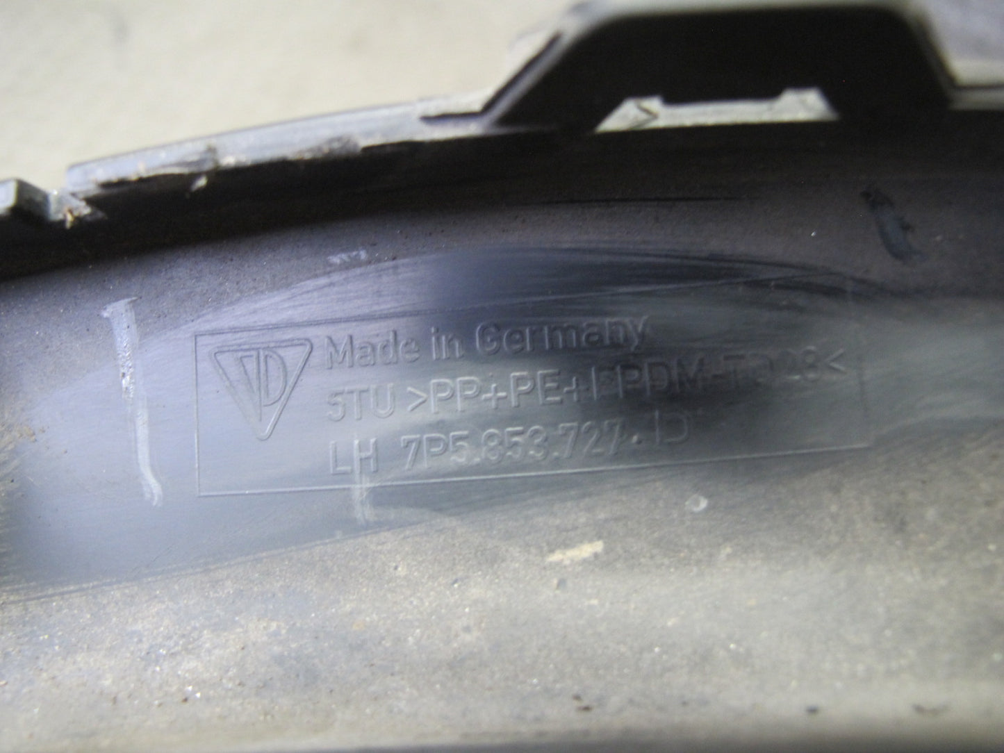 2011-2018 Porsche Cayenne 958 Front Left Side Wheel Fender Flare Trim Molding