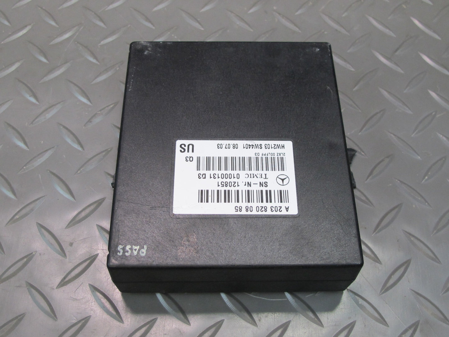 03-06 Mercedes R230 Sl-class Voice Command Control Module 2038200885 OEM