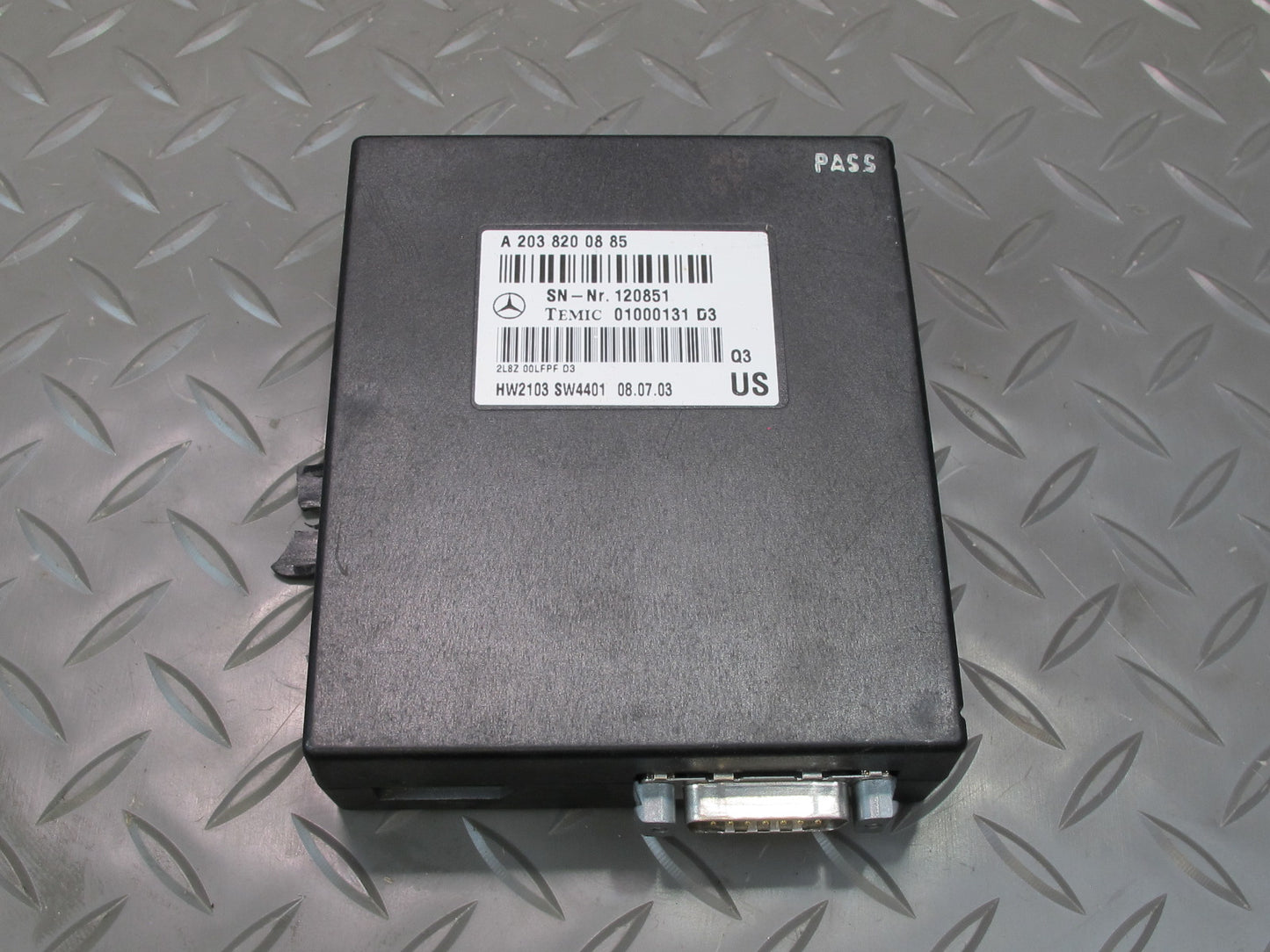 03-06 Mercedes R230 Sl-class Voice Command Control Module 2038200885 OEM