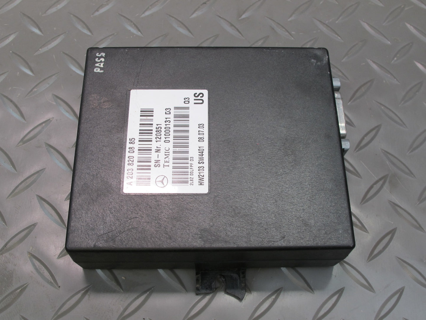 03-06 Mercedes R230 Sl-class Voice Command Control Module 2038200885 OEM