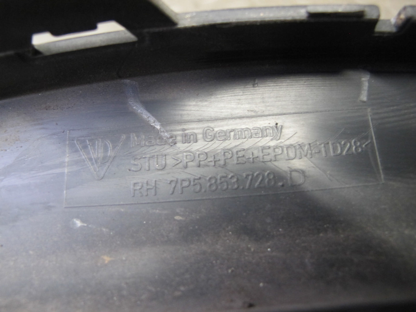 2011-2018 Porsche Cayenne 958 Front Right Side Wheel Fender Flare Trim Molding