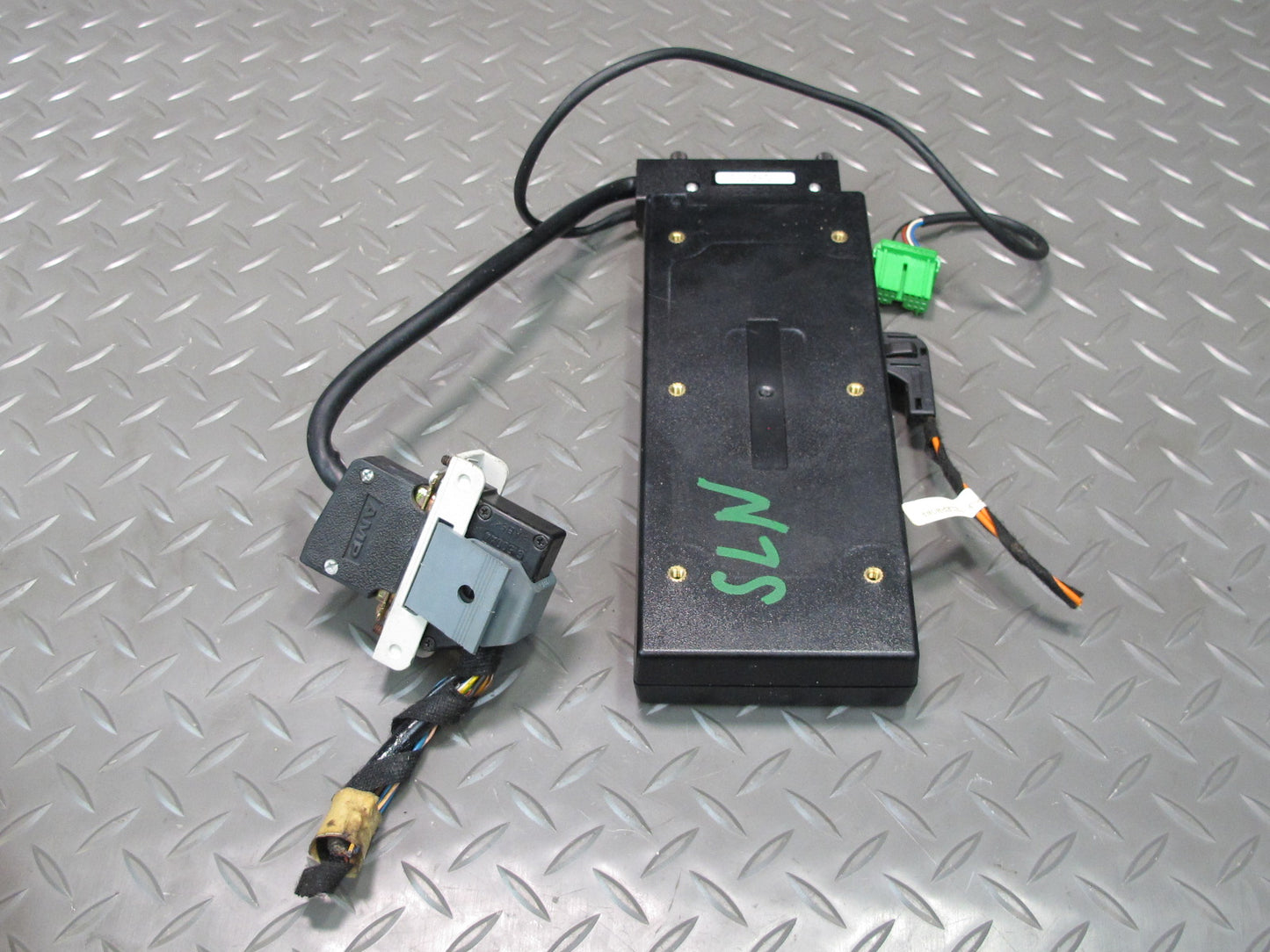 03-06 Mercedes R230 Sl-class Voice Command Communication Control Module OEM