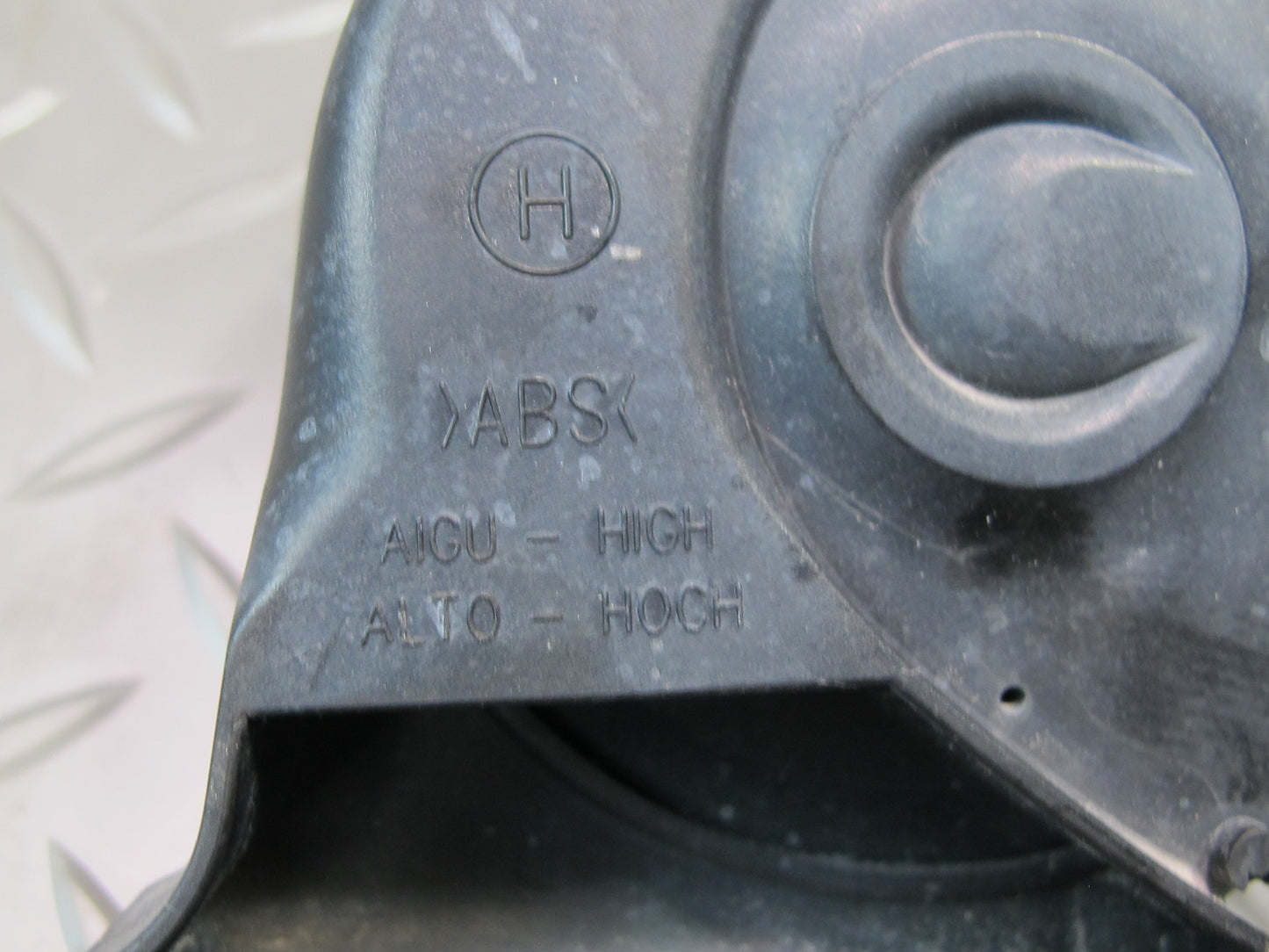 03-08 Mercedes R230 Sl-class Set of 2 High & Low Tone Note Horn Pitch Signal OEM