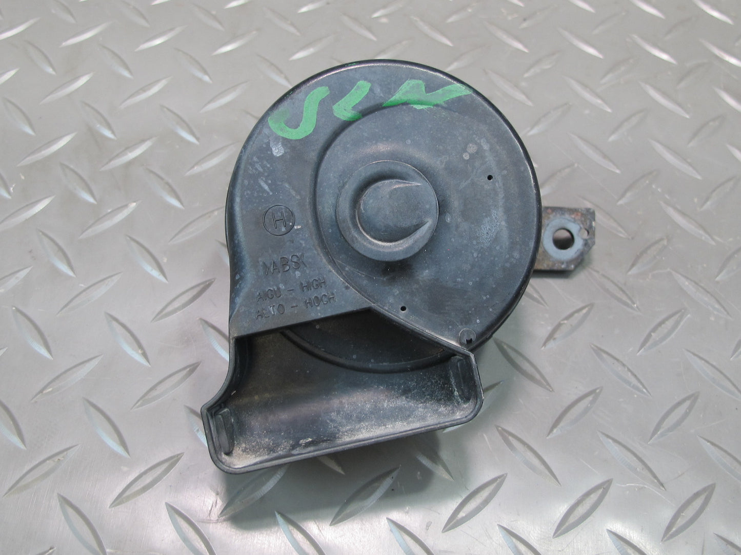 03-08 Mercedes R230 Sl-class Set of 2 High & Low Tone Note Horn Pitch Signal OEM