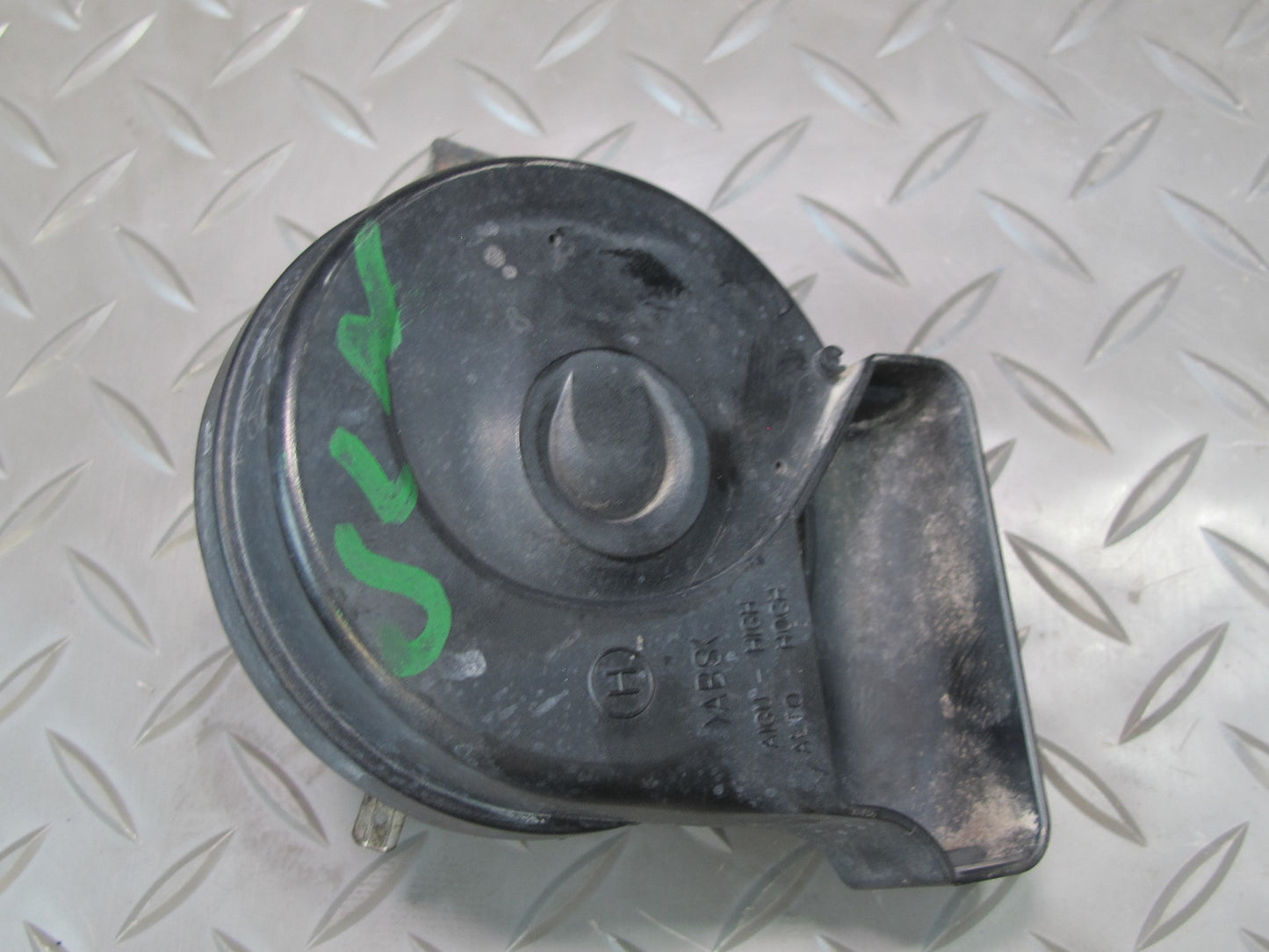 03-08 Mercedes R230 Sl-class Set of 2 High & Low Tone Note Horn Pitch Signal OEM