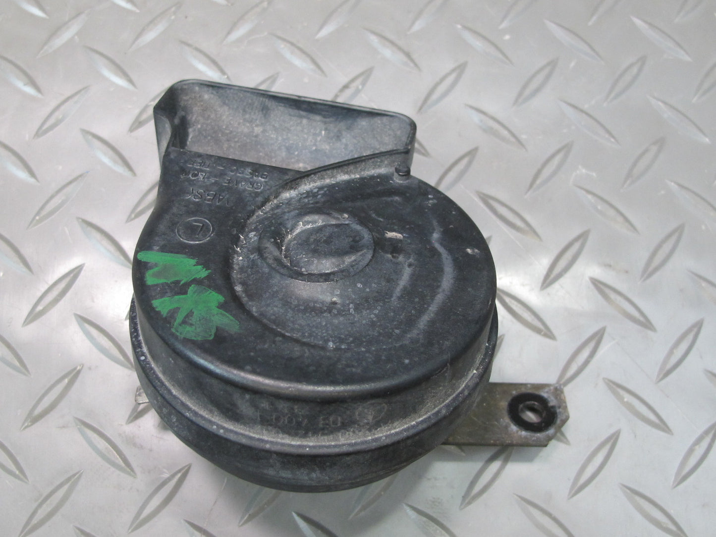 03-08 Mercedes R230 Sl-class Set of 2 High & Low Tone Note Horn Pitch Signal OEM