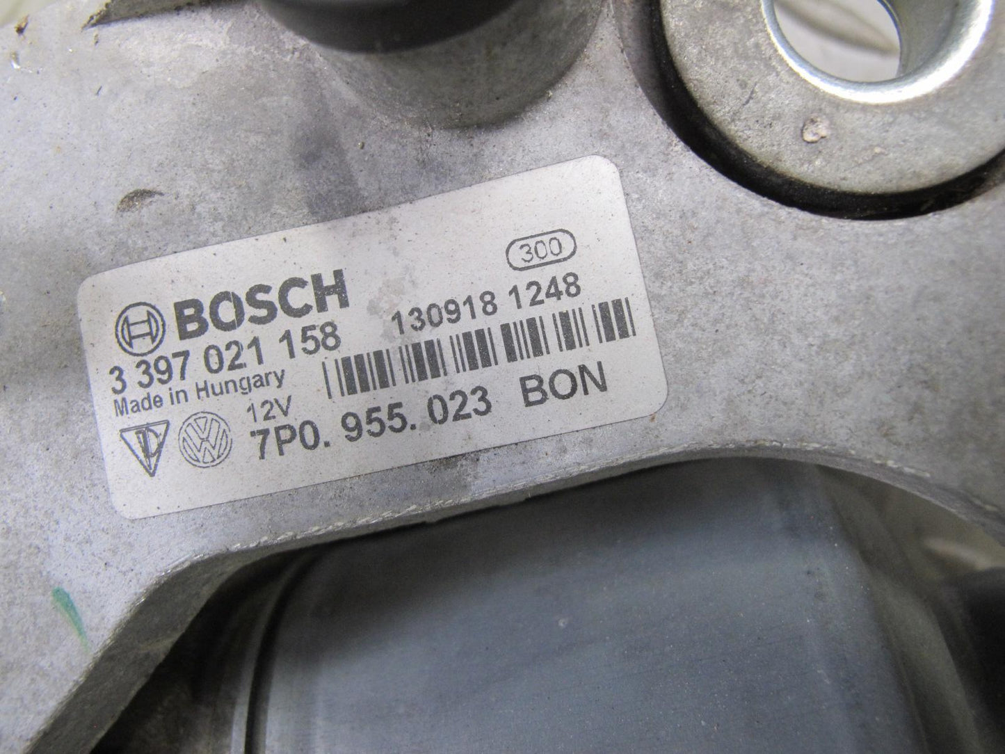 2011-2018 Porsche Cayenne 958 Windshield Wiper Transmission Linkage W/ Motor