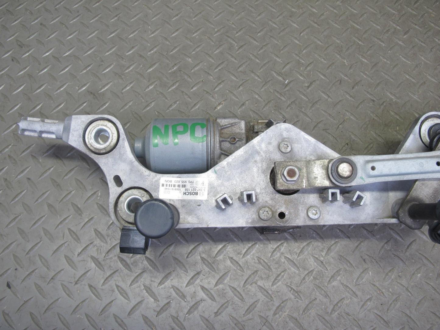 2011-2018 Porsche Cayenne 958 Windshield Wiper Transmission Linkage W/ Motor