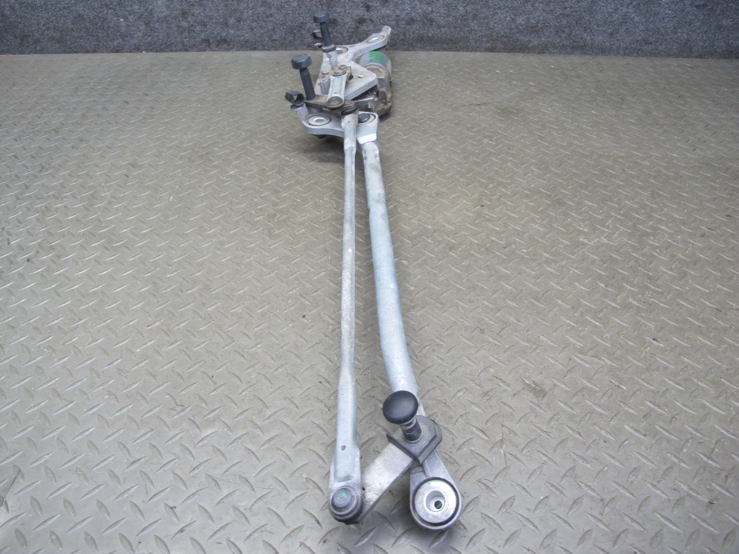 2011-2018 Porsche Cayenne 958 Windshield Wiper Transmission Linkage W/ Motor