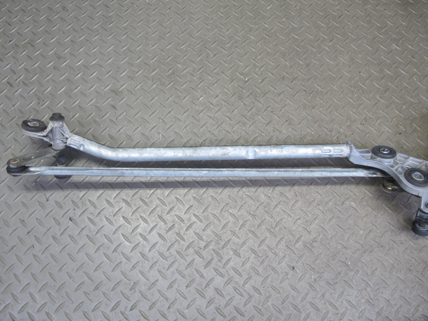 2011-2018 Porsche Cayenne 958 Windshield Wiper Transmission Linkage W/ Motor