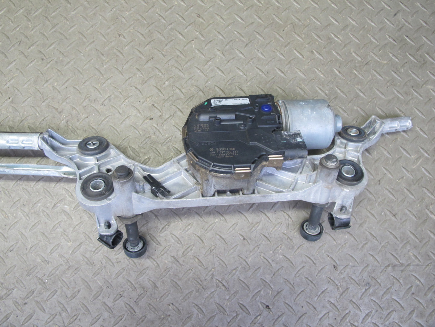 2011-2018 Porsche Cayenne 958 Windshield Wiper Transmission Linkage W/ Motor