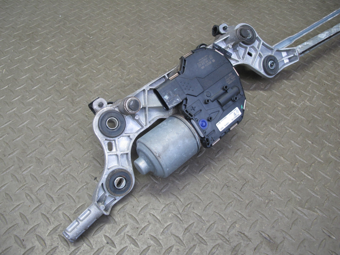 2011-2018 Porsche Cayenne 958 Windshield Wiper Transmission Linkage W/ Motor