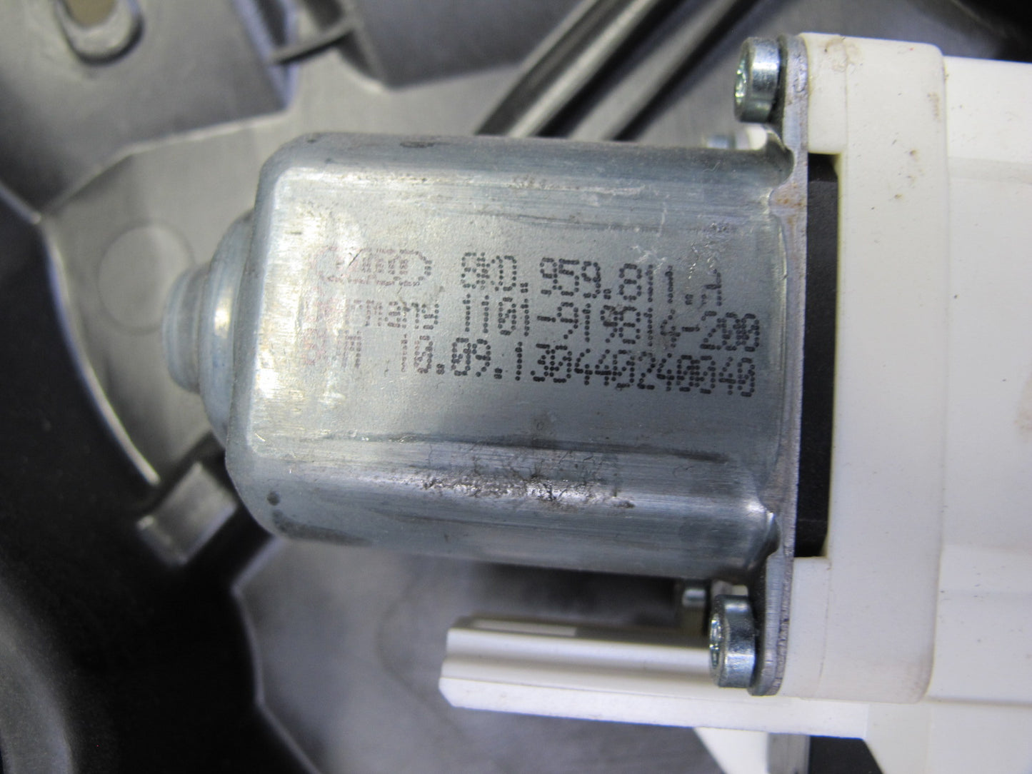 2011-2018 Porsche Cayenne 958 Rear Right Pass Side Window Regulator W/ Motor