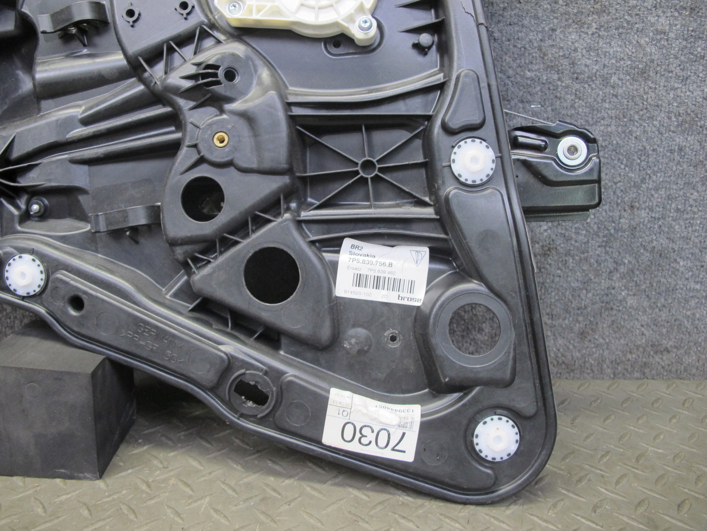 2011-2018 Porsche Cayenne 958 Rear Right Pass Side Window Regulator W/ Motor