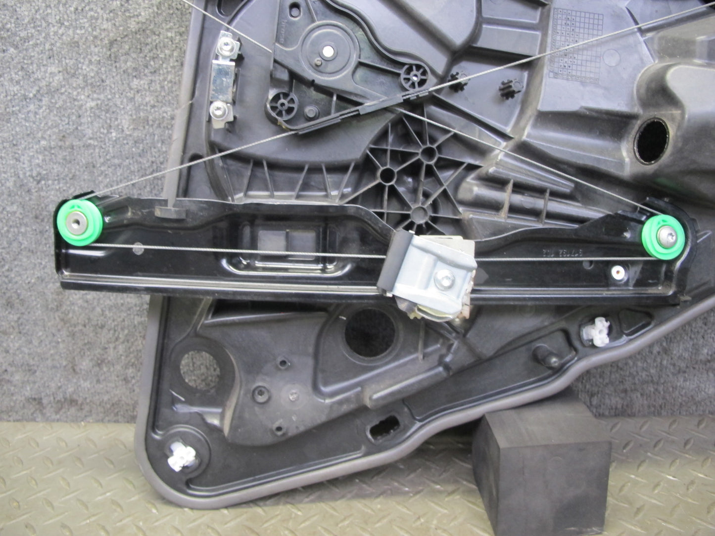 2011-2018 Porsche Cayenne 958 Rear Right Pass Side Window Regulator W/ Motor