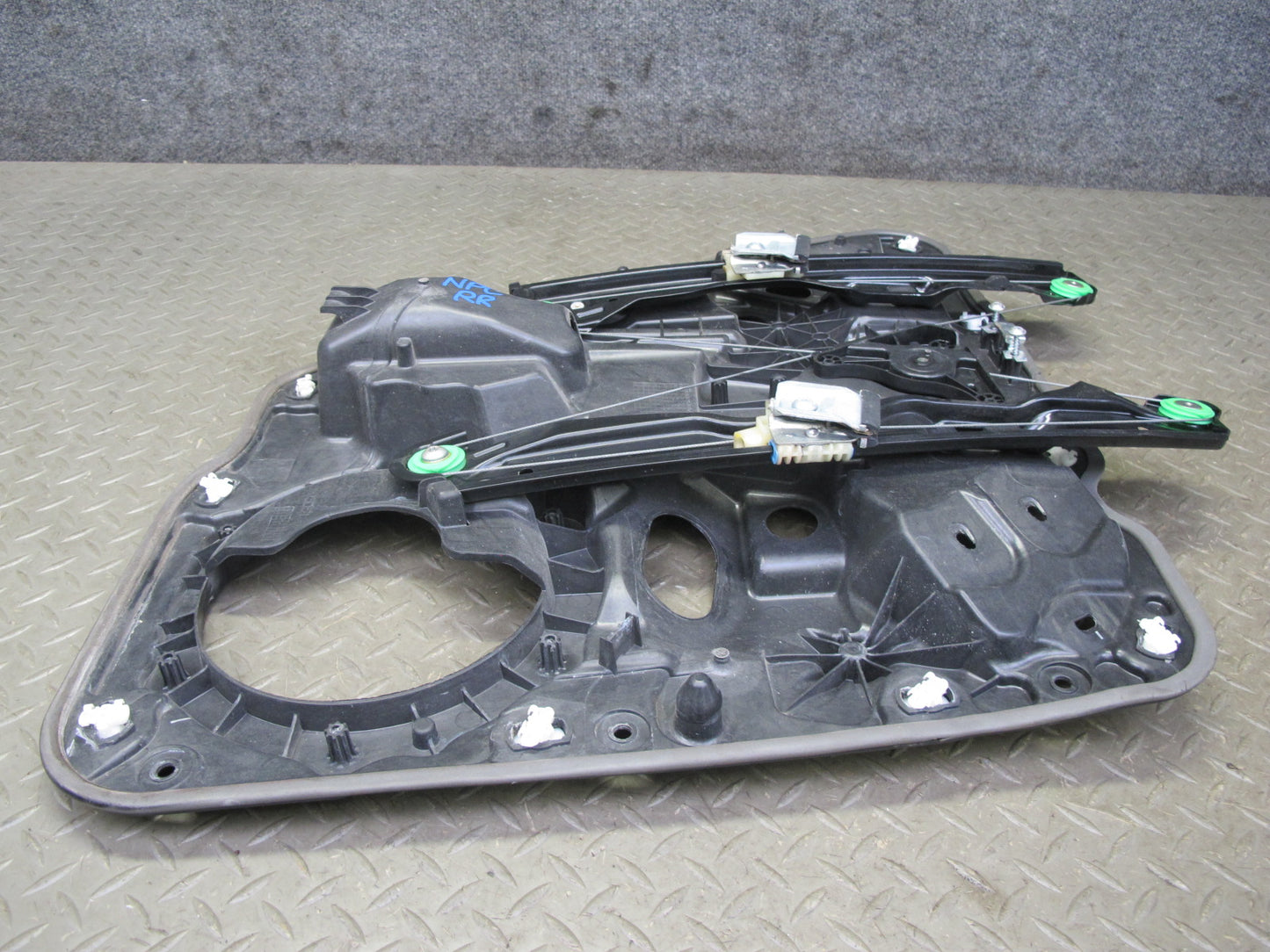 2011-2018 Porsche Cayenne 958 Rear Right Pass Side Window Regulator W/ Motor