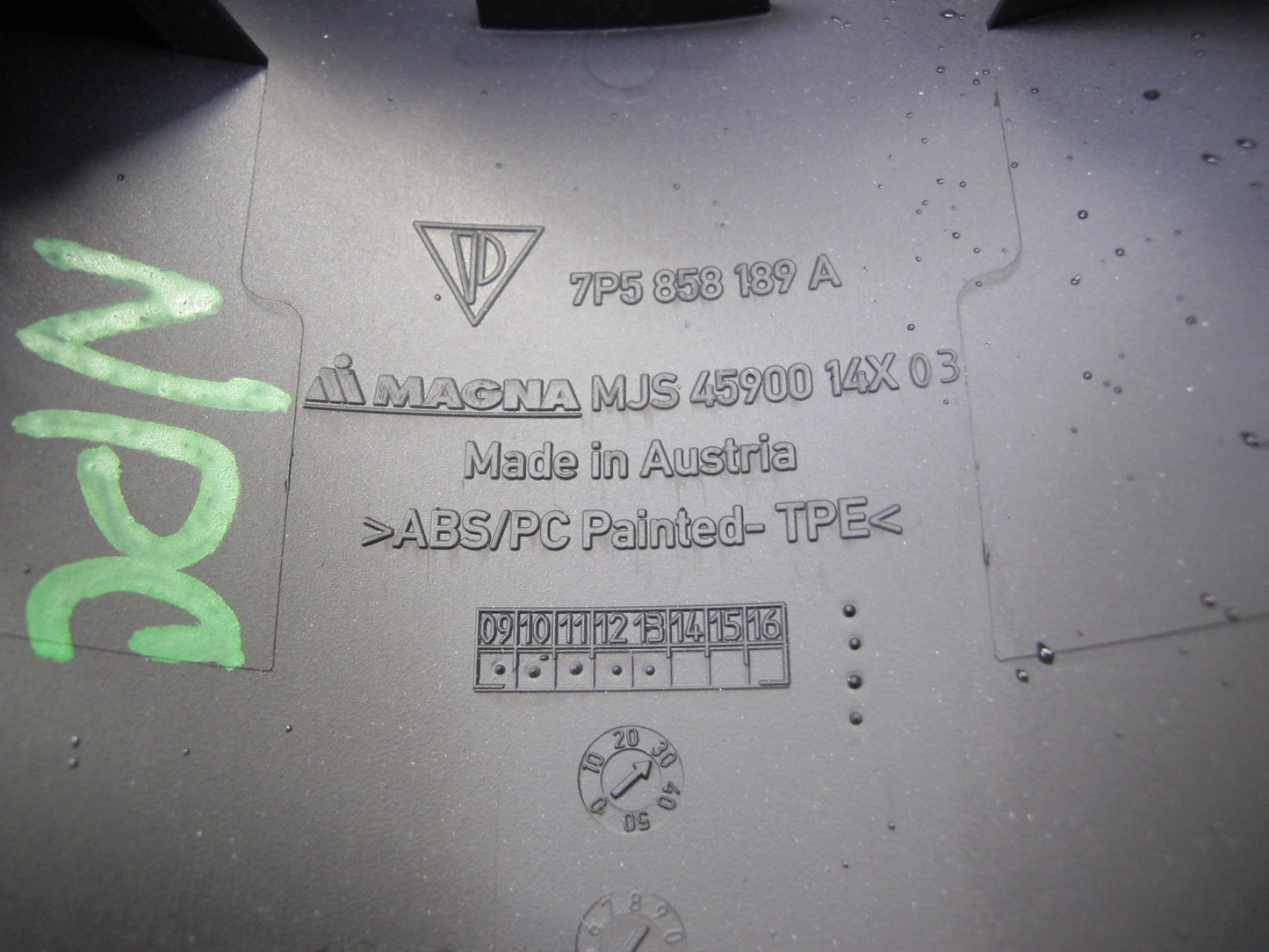 2011-2018 Porsche Cayenne 958 Front Dashboard Center Speaker Grille Trim Cover