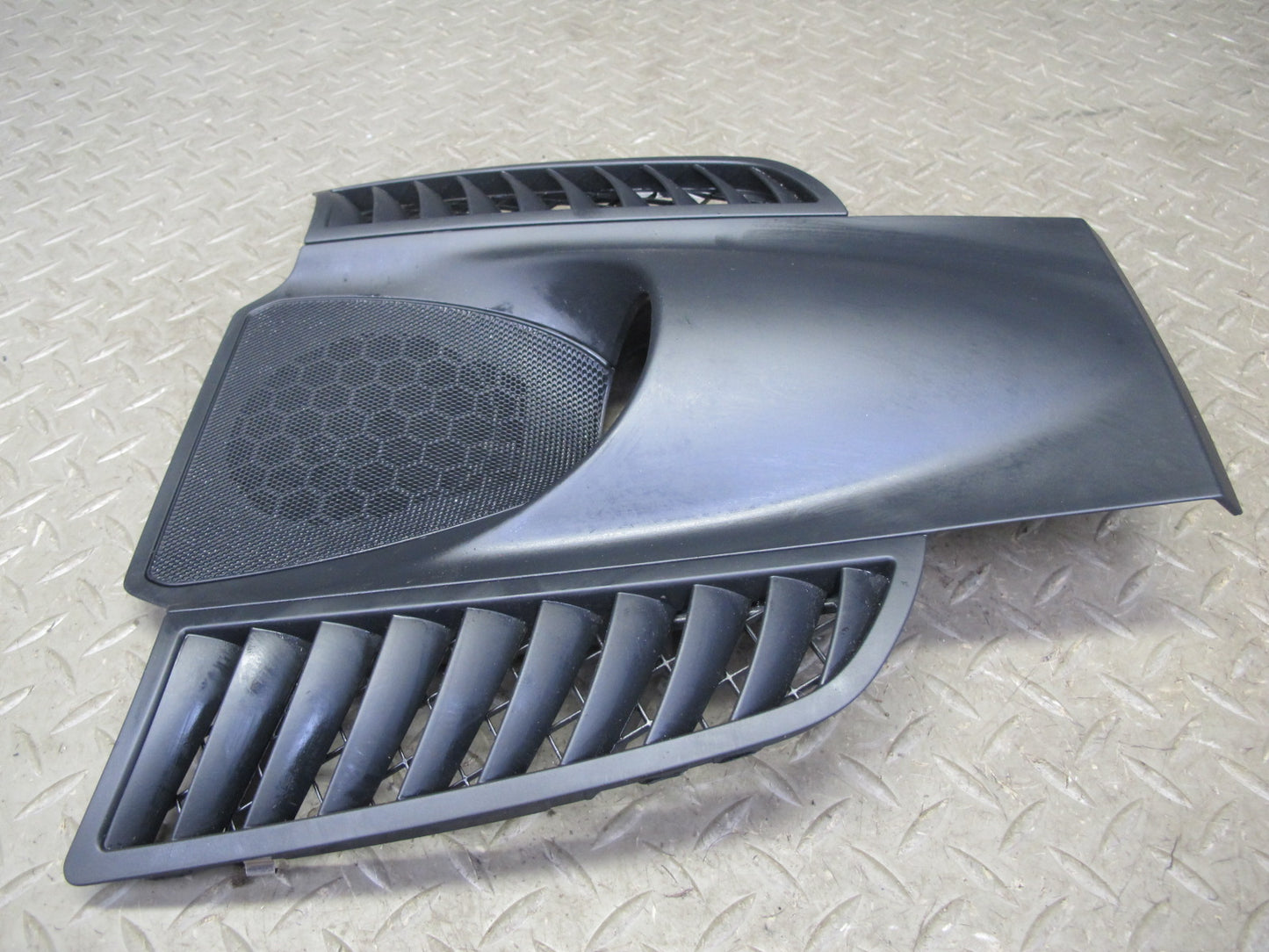 2011-2018 Porsche Cayenne 958 Front Dashboard Center Speaker Grille Trim Cover