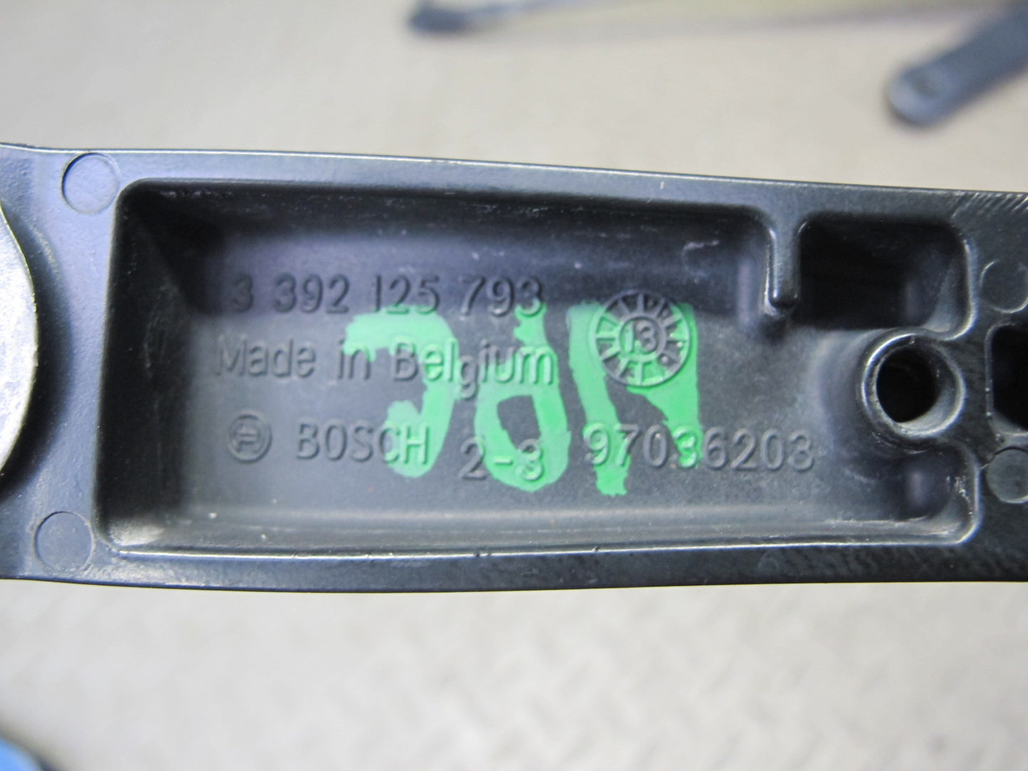 2011-2018 Porsche Cayenne 958 Front Windshield Wiper Arm Right & Left Side Set