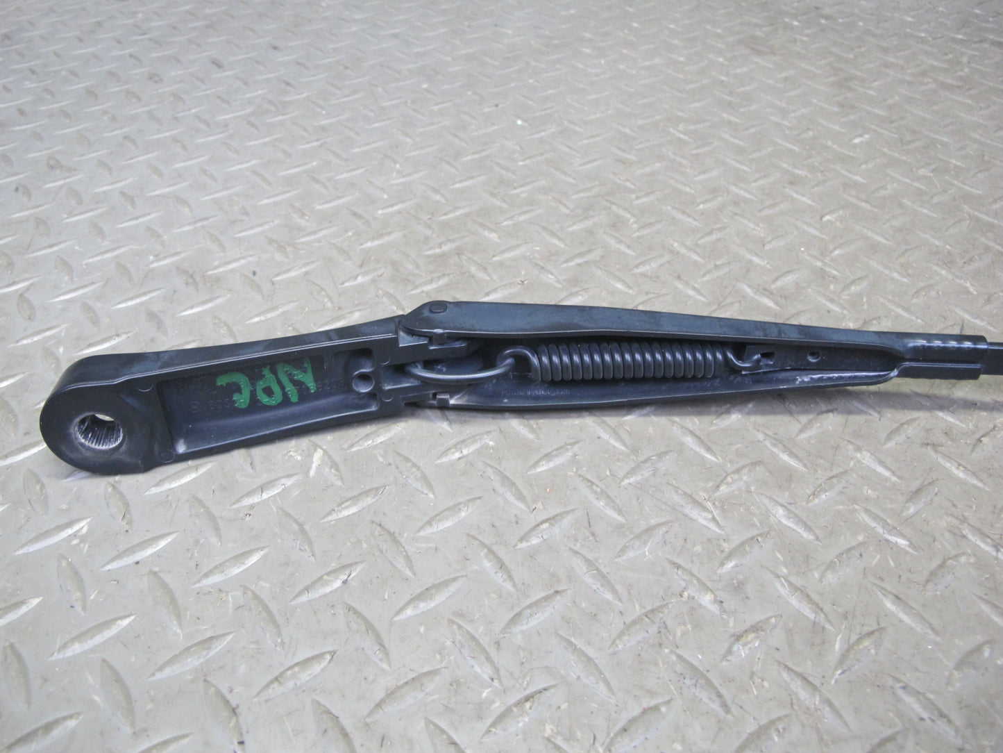 2011-2018 Porsche Cayenne 958 Front Windshield Wiper Arm Right & Left Side Set