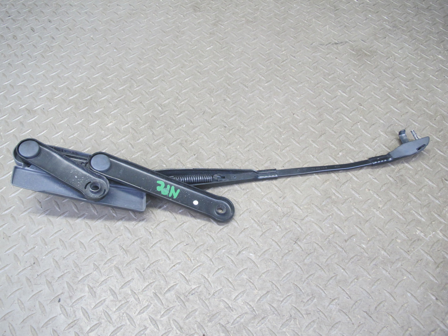 2011-2018 Porsche Cayenne 958 Front Windshield Wiper Arm Right & Left Side Set