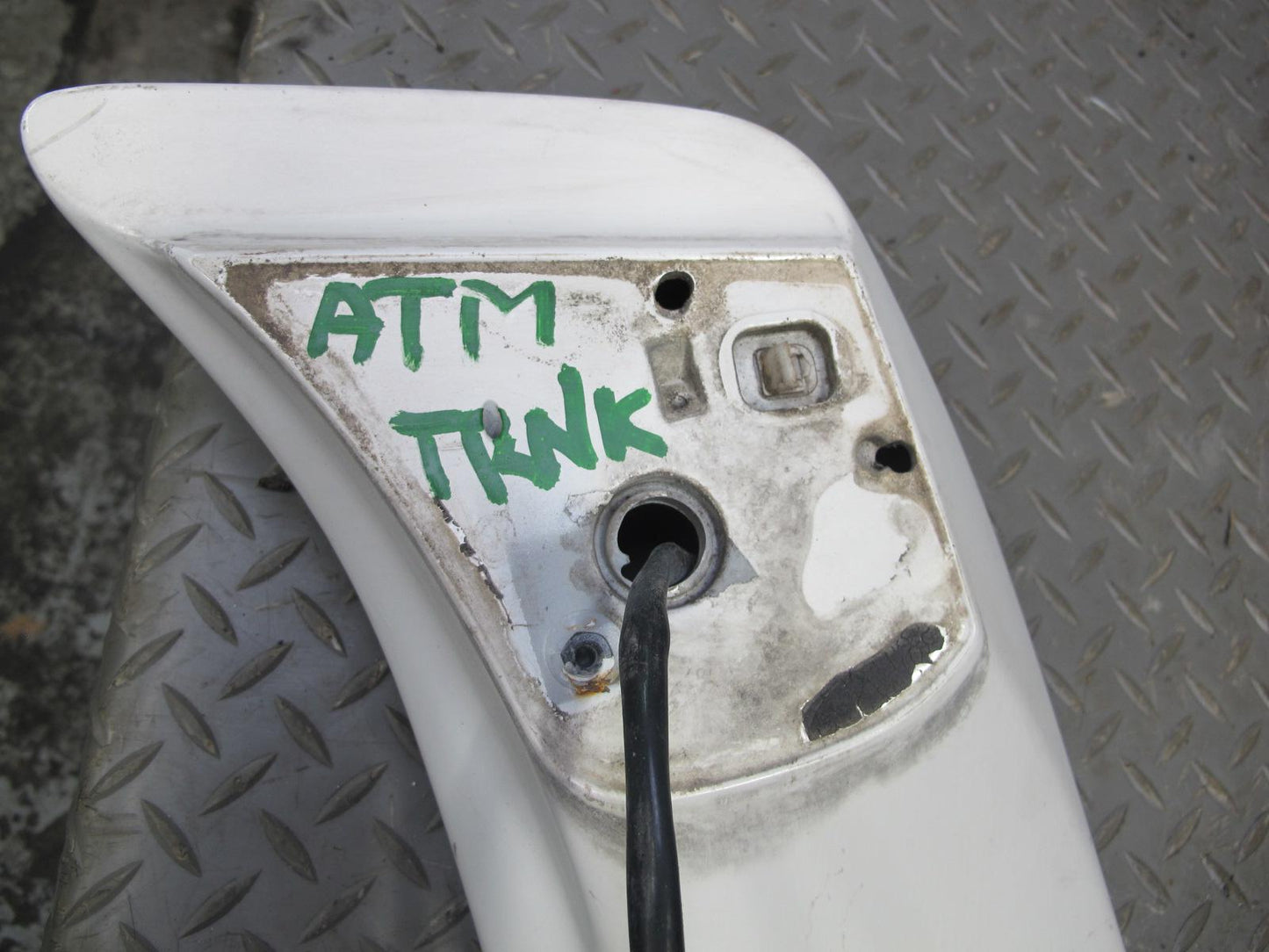 96-98 Toyota MARK2 JZX100 Tourer S Rear Trunk Lid Spoiler Wing w Brake Light OEM