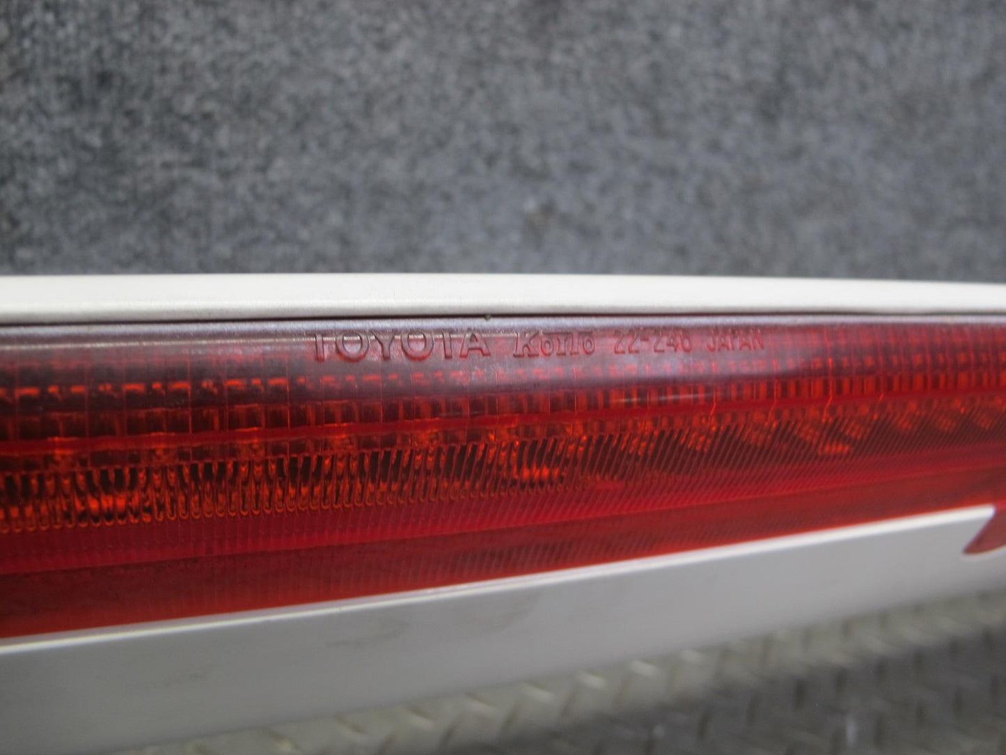 96-98 Toyota MARK2 JZX100 Tourer S Rear Trunk Lid Spoiler Wing w Brake Light OEM