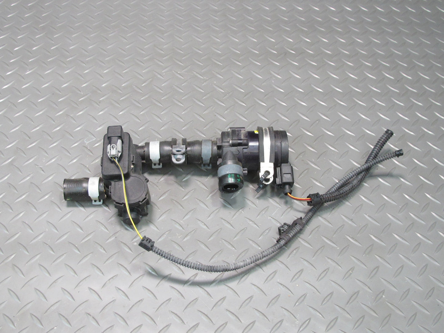 2011-2014 Porsche Cayenne S 958 4.8L Engine Motor Auxiliary AUX Water Pump Valve