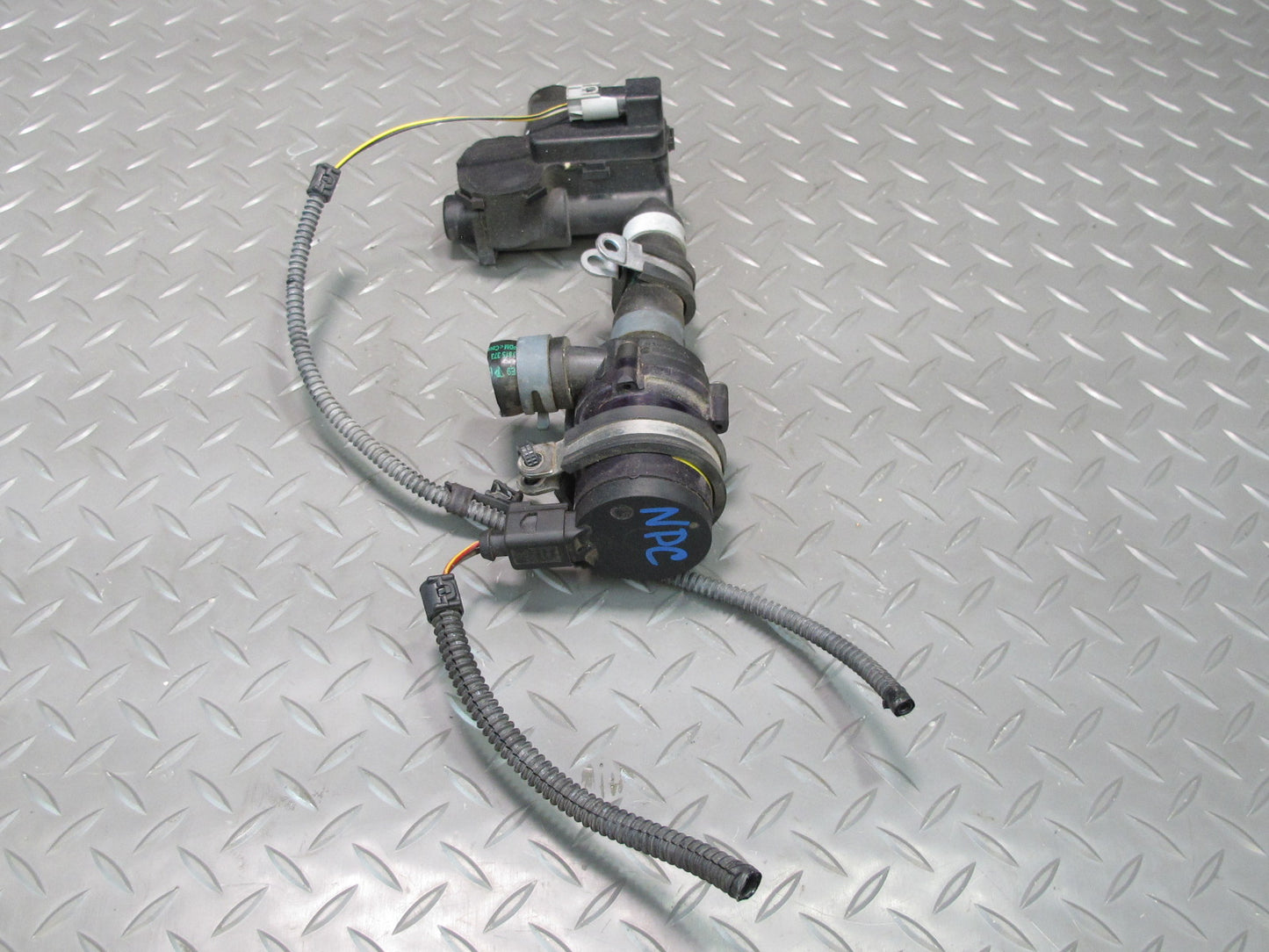 2011-2014 Porsche Cayenne S 958 4.8L Engine Motor Auxiliary AUX Water Pump Valve