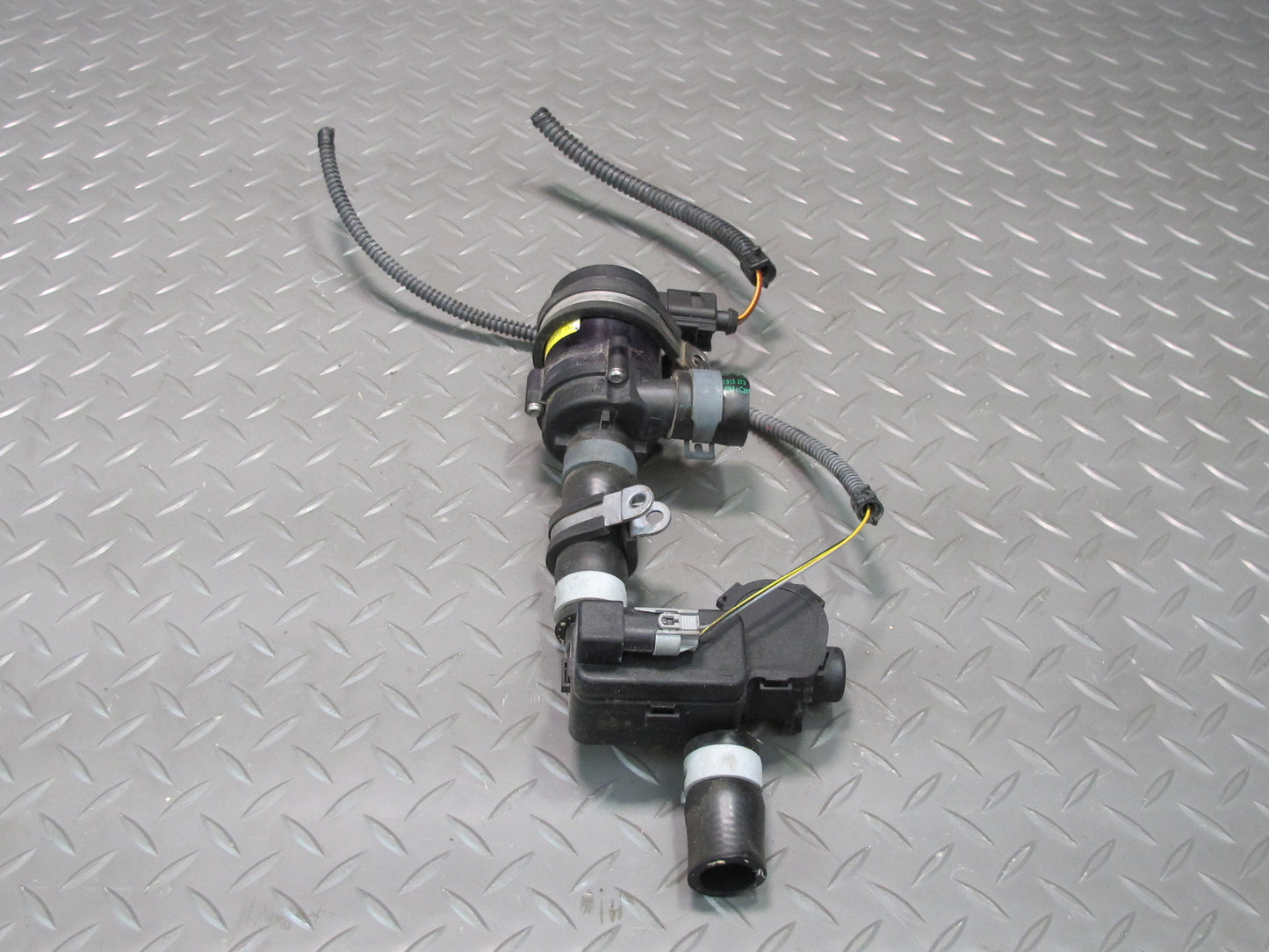 2011-2014 Porsche Cayenne S 958 4.8L Engine Motor Auxiliary AUX Water Pump Valve