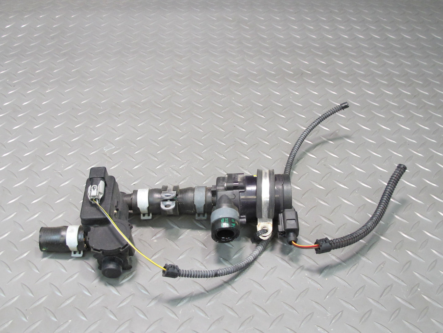 2011-2014 Porsche Cayenne S 958 4.8L Engine Motor Auxiliary AUX Water Pump Valve