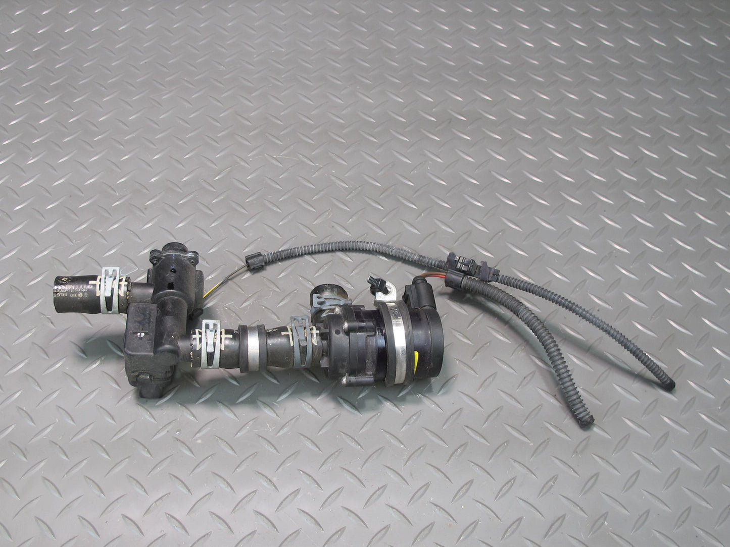 2011-2014 Porsche Cayenne S 958 4.8L Engine Motor Auxiliary AUX Water Pump Valve