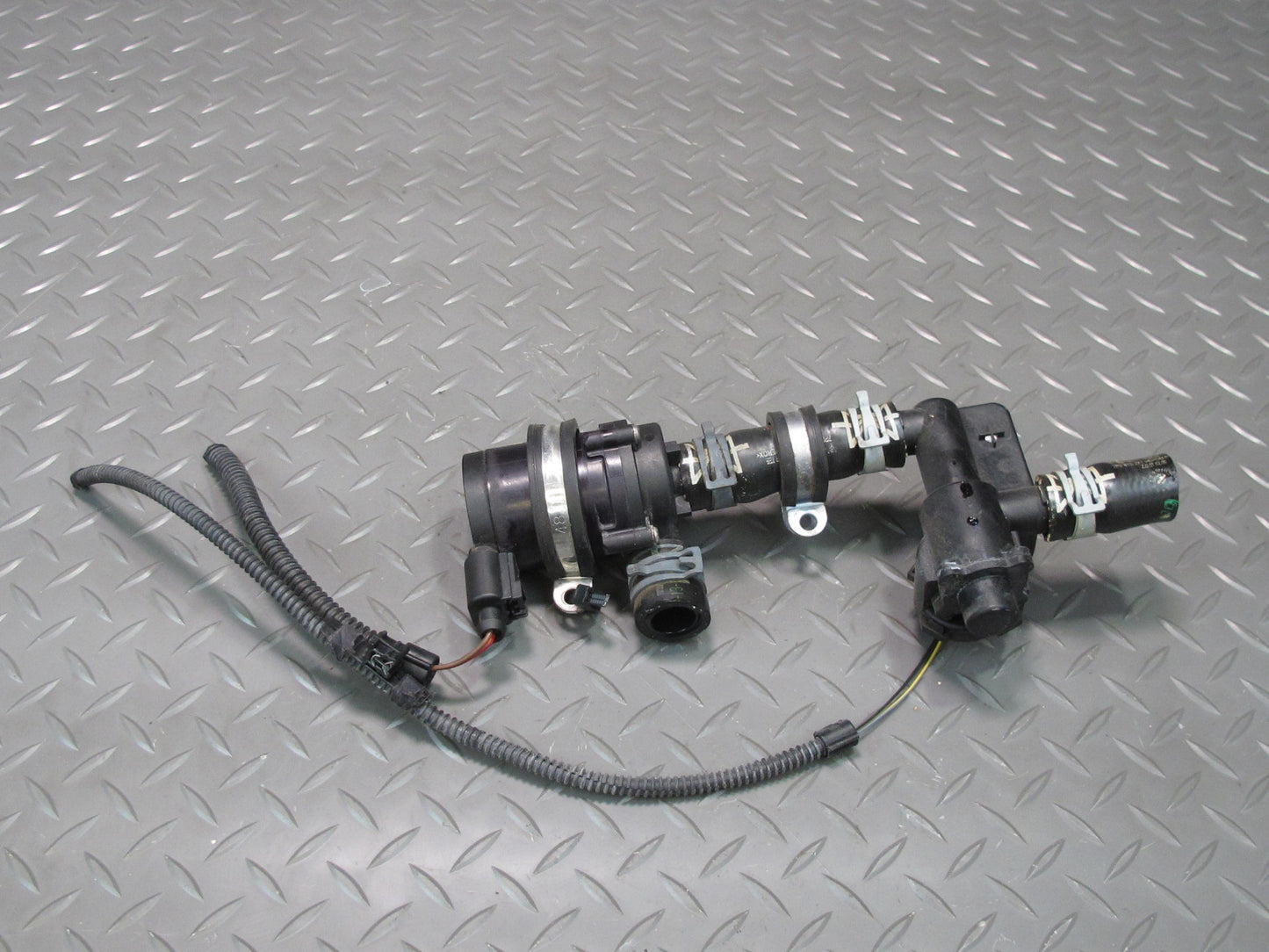 2011-2014 Porsche Cayenne S 958 4.8L Engine Motor Auxiliary AUX Water Pump Valve