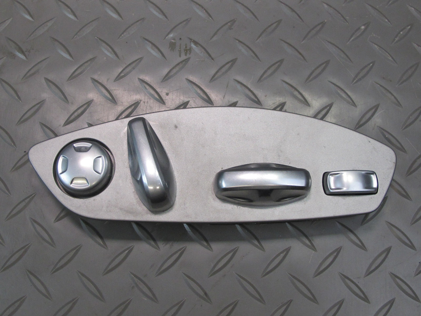 2011-2018 Porsche Cayenne 958 Front Right Side Seat Adjustment Control Switch