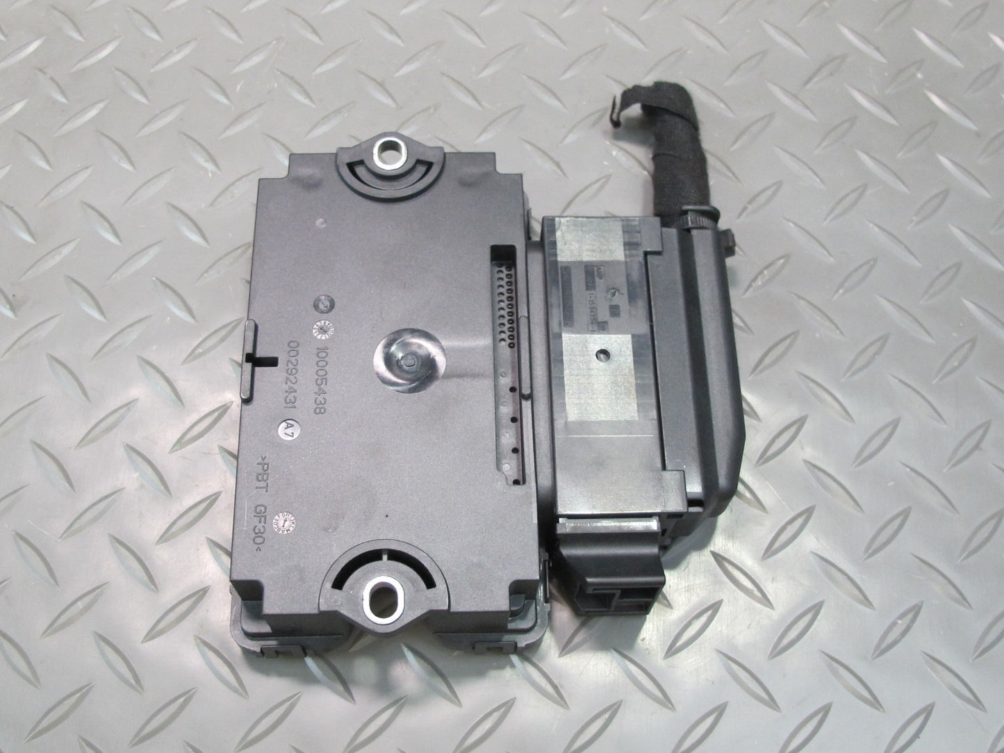 2011-2014 Porsche Cayenne 958 Electric Parking Brake Computer Control Module