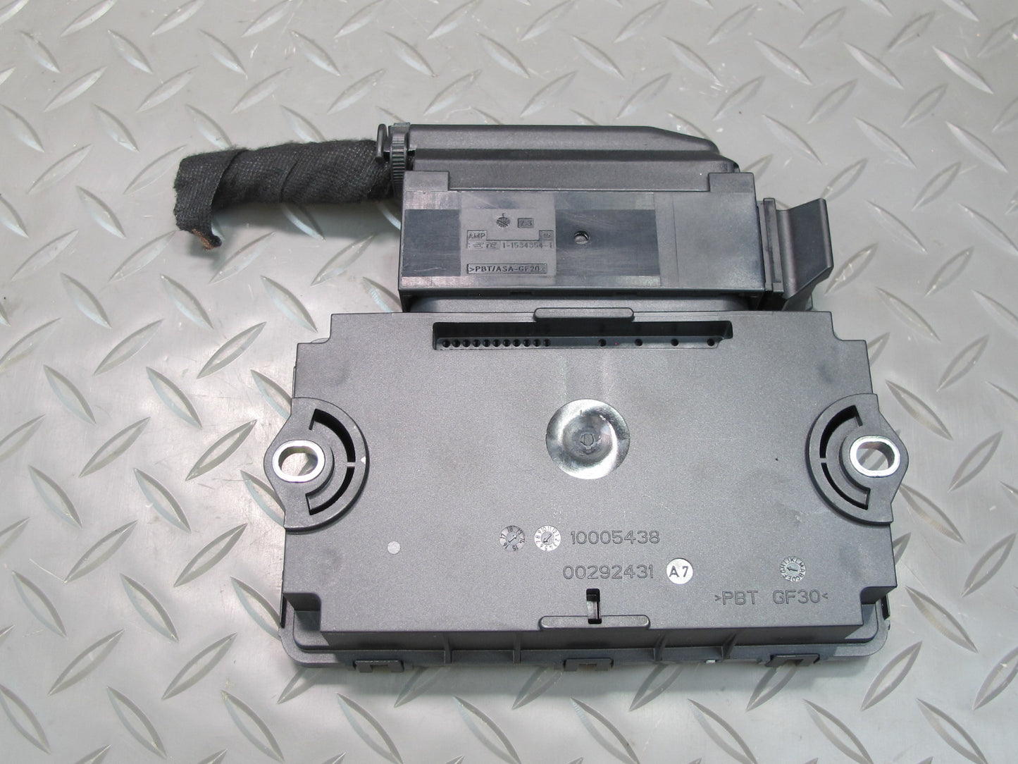 2011-2014 Porsche Cayenne 958 Electric Parking Brake Computer Control Module